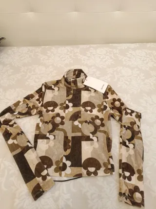 Top Bershka estampado floral