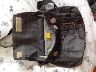 Bolso Mandarina Duck Negro con detalles rosas
