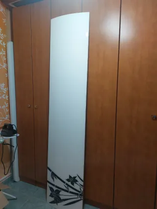 Cabecero de cama de metraquilato y madera.