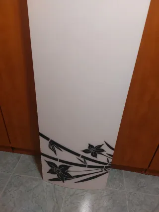 Cabecero de cama de metraquilato y madera.