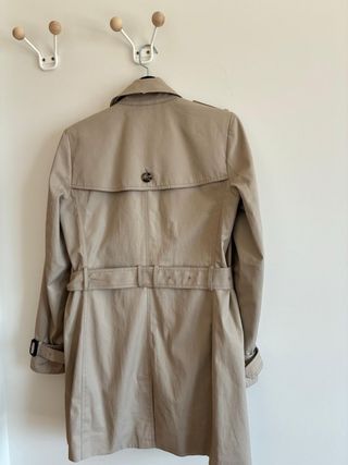 Abrigo beige clásico