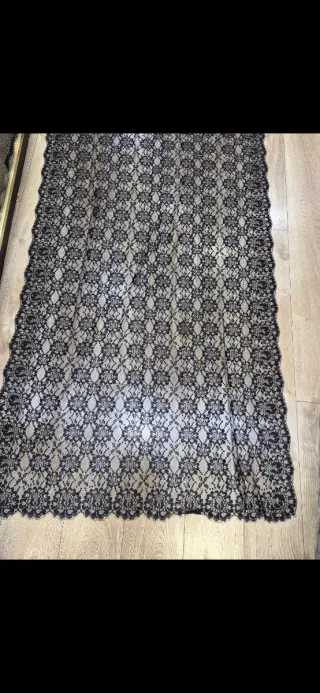 Mantilla larga rectangular encaje negro