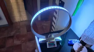 Lampada LED da tavolo, design moderno