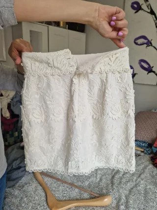 Falda bordada blanca