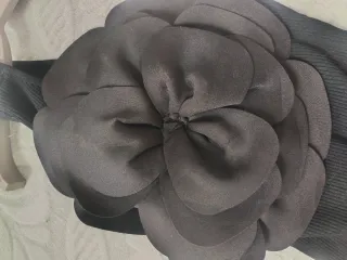 Blusa Mango Negra con Flor