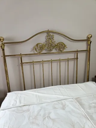 Cabezal de cama antiguo dorado