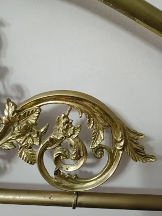 Cabezal de cama antiguo dorado