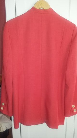 traje de vestido y chaqueta