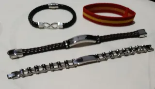 Confezione di quattro bracciali da uomo