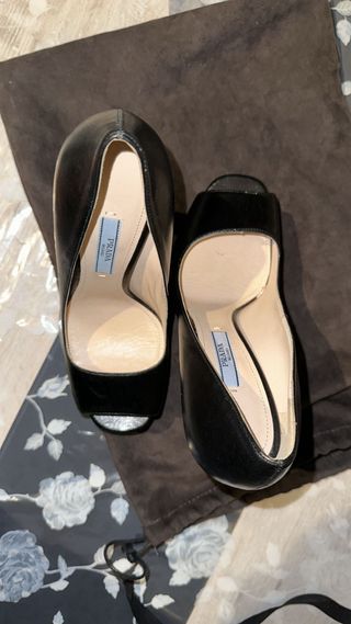 Zapatos de tacón negros Prada Milano