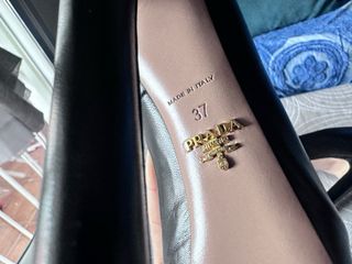 Zapatos de tacón negros Prada Milano