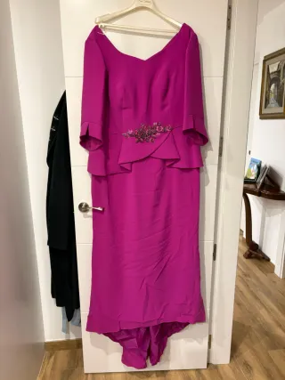 Vestido fiesta fucsia con pedrería