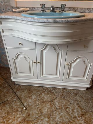 Mueble de baño azul y blanco