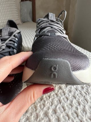 Zapatillas ON CLOUDSURFER MAX grises