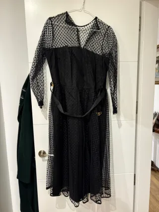 Vestido negro con lunares