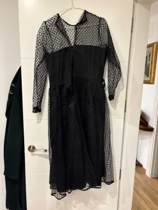 Vestido negro con lunares