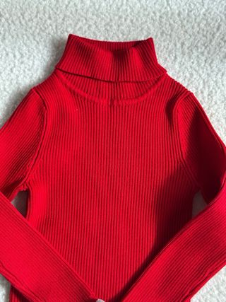 Camiseta roja niña cuello alto