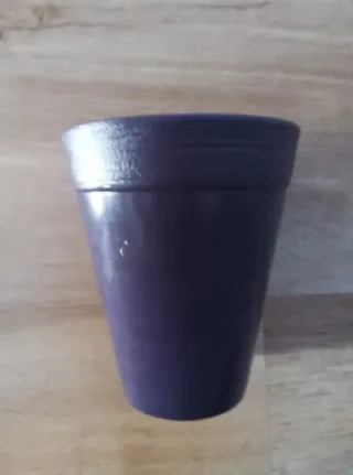 Macetero morado pequeño