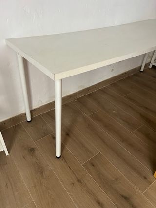 Mesa de escritorio blanca metálica