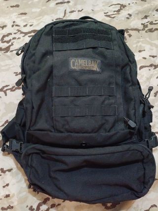 Mochila táctica negra Camelback