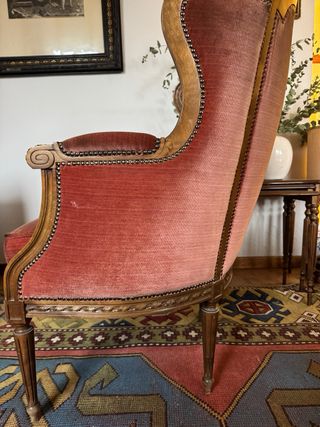 2 Sillones Orejeros Terciopelo y Madera