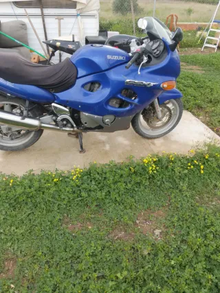 Suzuki GSXF Azul