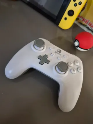 Nintendo Switch Edición Pikachu Go