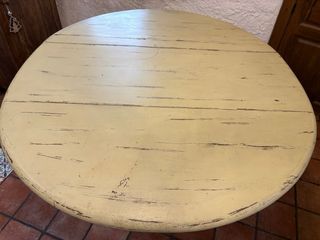 Mesa ovalada rústica madera.