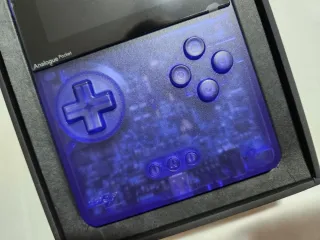 Consola Analogue Pocket Azul Transparente