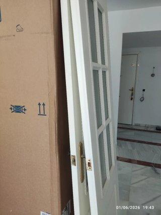 Puertas dobles blancas con cristal de 62 cm
