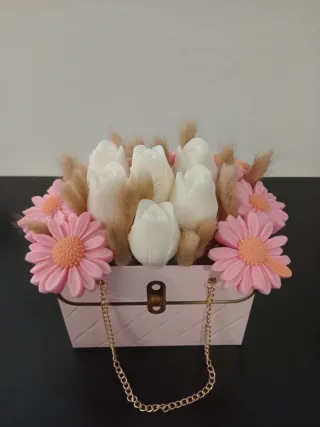 Composizione floreale in cera di soia