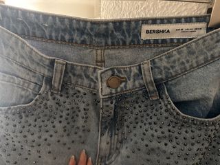 Pantalón vaquero Bershka con brillos