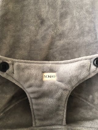 Hamaca Babybjorn con funda saco gris