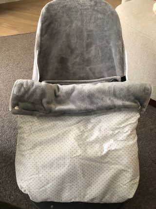 Hamaca Babybjorn con funda saco gris
