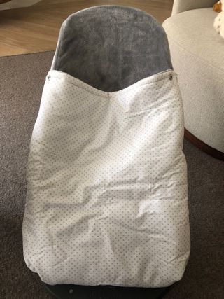 Hamaca Babybjorn con funda saco gris