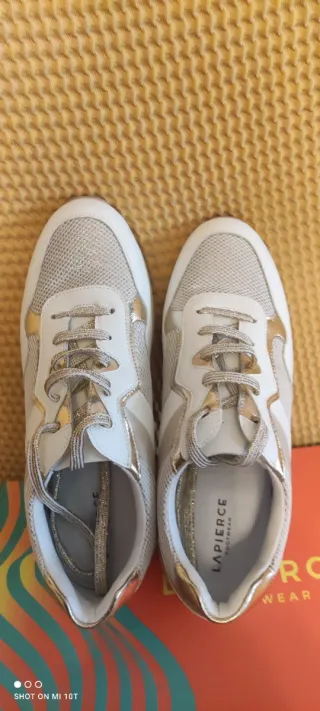 Deportivas Paseo Blancas y Doradas