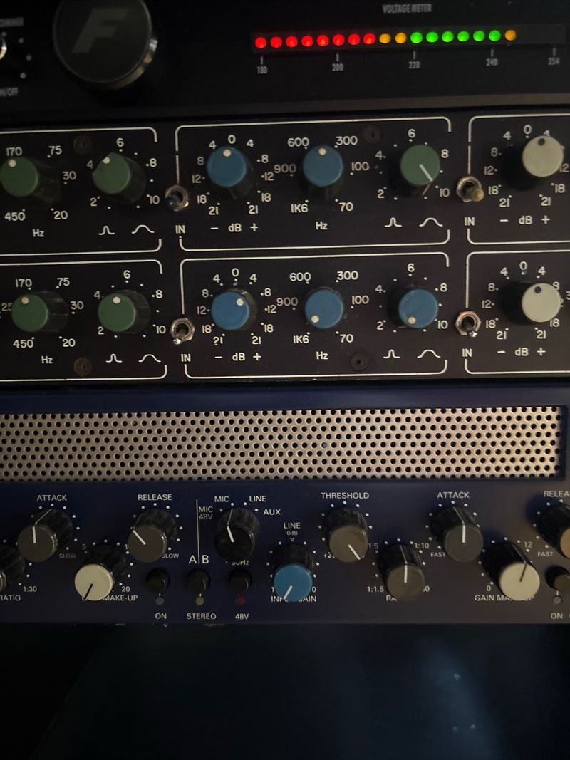 Paquete TL Audio C-1 Compresor EQ parametrico afbeelding 8