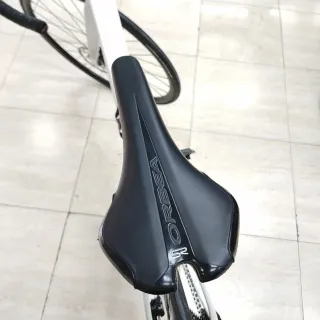 Bicicleta de carretera Orbea blanca