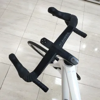 Bicicleta de carretera Orbea blanca