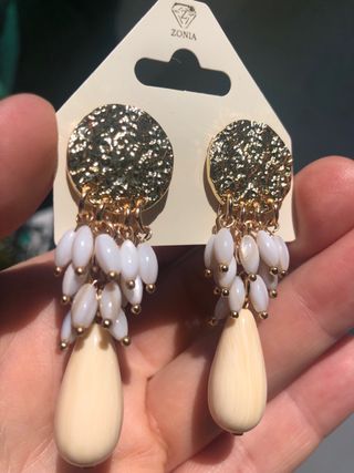 Pendientes largos Zonia crema y dorado
