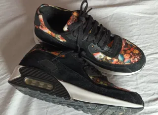 Zapatillas deportivas con estampado floral