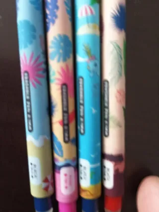 Estuche y bolígrafos borrables erasable legami