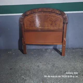 Cabecero de madera de raíz