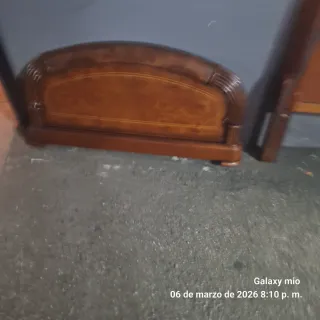 Cabecero de madera de raíz