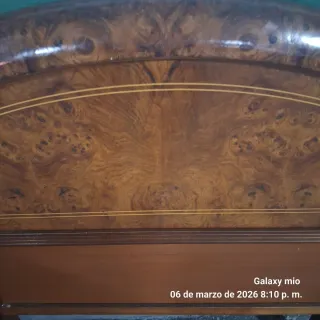 Cabecero de madera de raíz