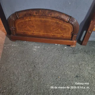 Cabecero de madera de raíz