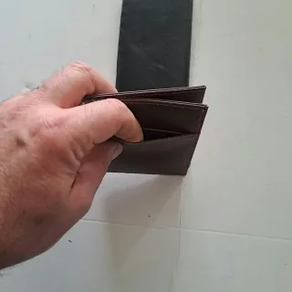 2 Portafogli: Marrone Nuovo, Nero Usato