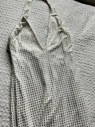 Vestido plateado con pedrería