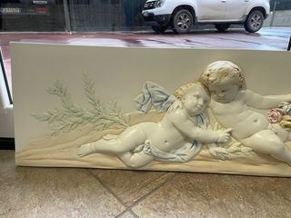 Bassorilievo decorativo putti e fiori in gesso