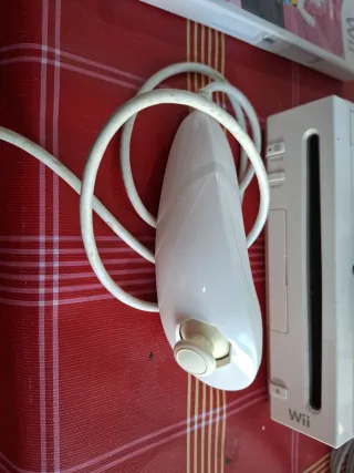 Console Nintendo Wii con 2 controller e 4 giochi